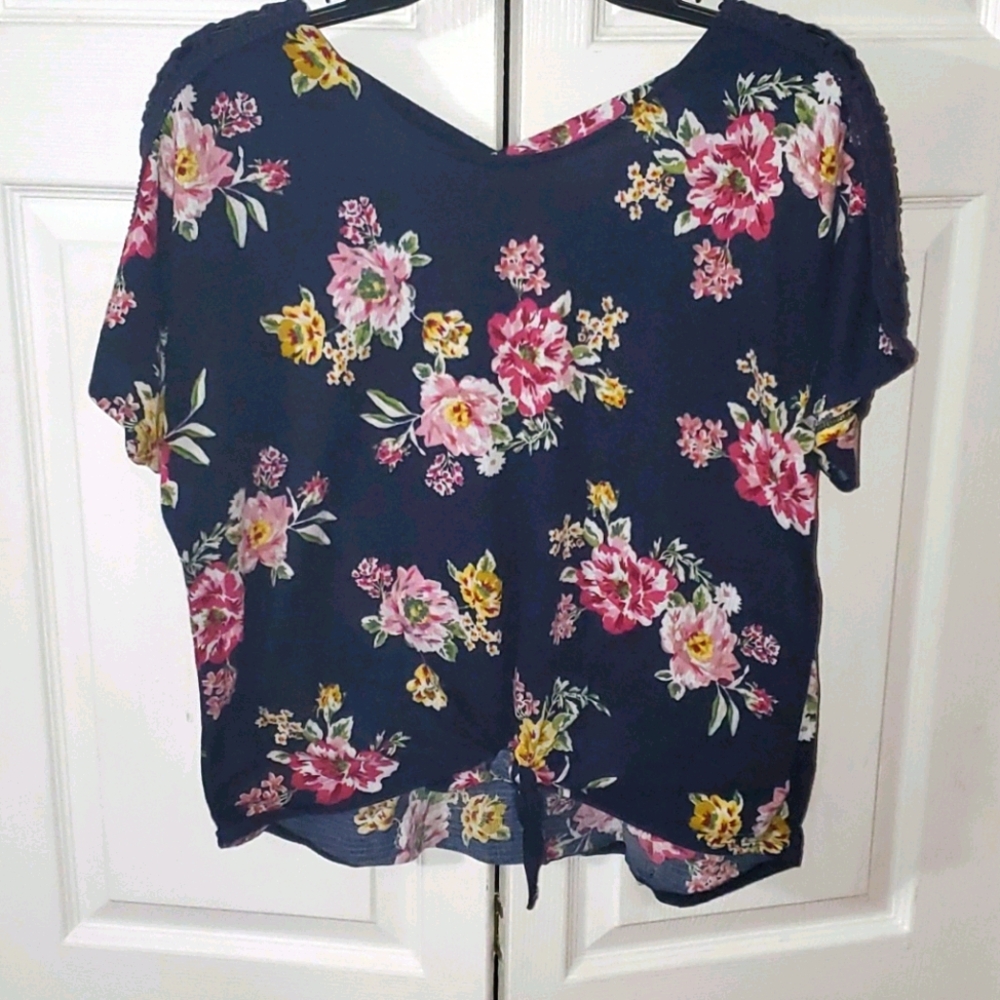 **FINAL CLEARANCE** Floral Criss Cross back Top, Large